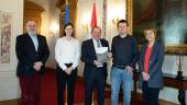 Remise du rapport 2022 du CET : Benoît Reiter (Secrétaire général adjoint de la Chambre), Sylvie Kerger (membre du collège du CET), Fernand Etgen (Président de la Chambre), Patrick Hurst (Président du CET), Nathalie Morgenthaler (Directrice du CET)