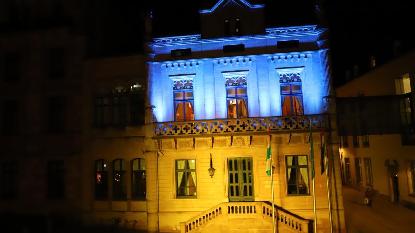 La Chambre en bleu et jaune, les couleurs du drapeau ukrainien