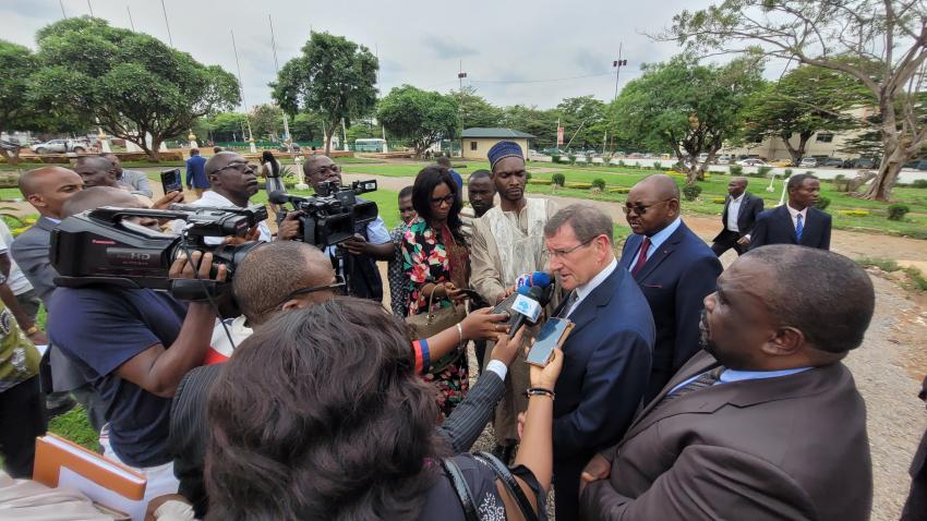 Interview donnée par Gusty Graas à la presse camerounaise, à la sortie de l’audience auprès du Ministre des Arts et de la Culture.