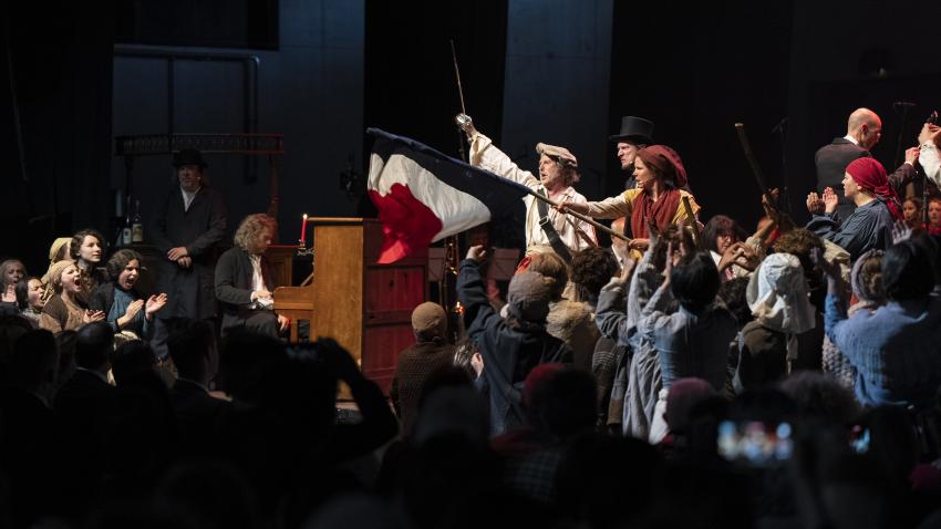 Un voyage dans le temps pour les 175 ans de la Constitution : une pièce de théâtre musicale a plongé les invités dans l'année 1848.