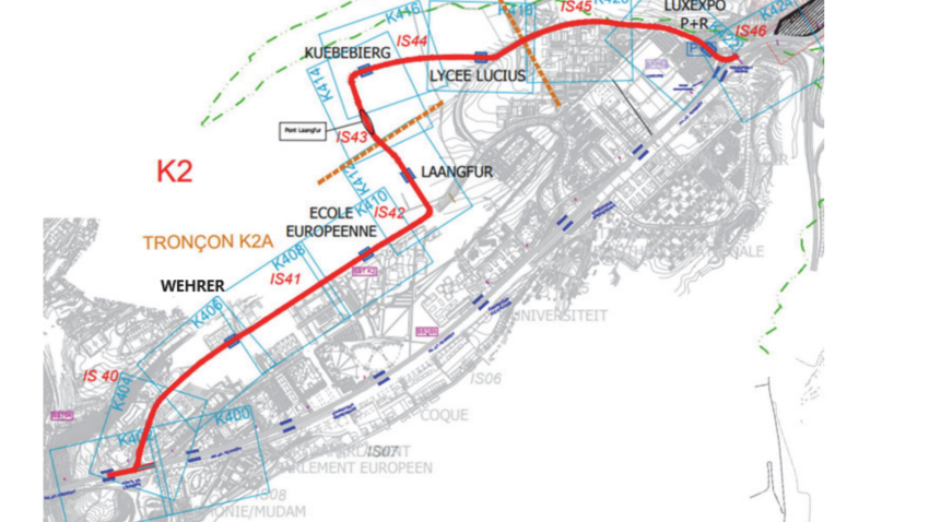 Le plan montre le tracé de la deuxième ligne qui sera construite au Kirchberg. La première étape de construction concerne le tracé entre le point rouge et « Laangfur ».