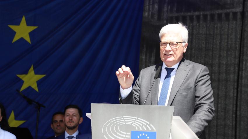 Le Président de la Chambre Claude Wiseler a prononcé un discours en 4 langues lors de la Fête de l'Europe au Kirchberg.