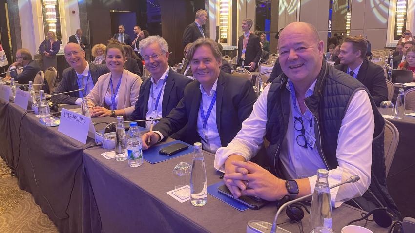 La délégation luxembourgeoise : Gilles Baum (DP), Alexandra Schoos (ADR), Emile Eicher (CSV), Marc Lies (CSV) et Claude Haagen (LSAP) (de gauche à droite) 