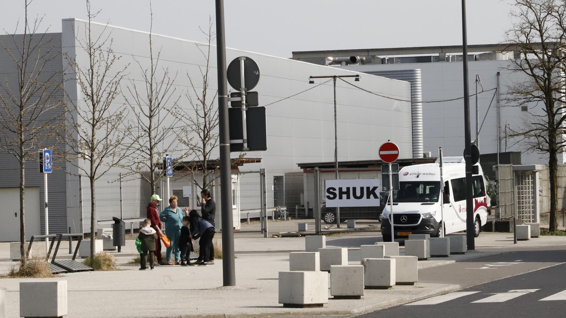 Vue des halls Luxexpo au Kirchberg où des réfugiés sont accueillis à la SHUK.