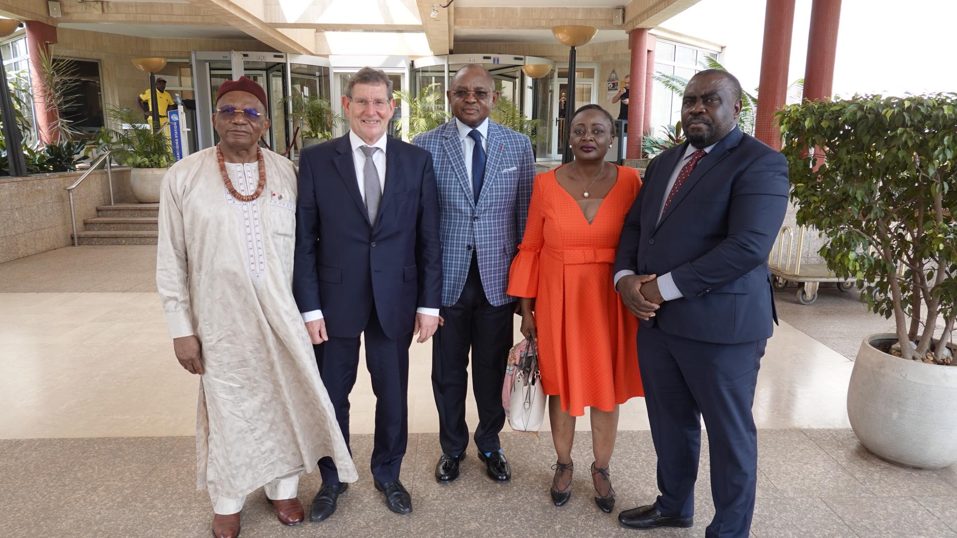 Le député Gusty Graas a représenté le Président de la Chambre au Cameroun. Il y a rencontré les membres du groupe d’amitié parlementaire Gabriel FANDJA, Paul Eric DJOMGOUE, Eveline TASSI, Bakia LAWSON TABOT.