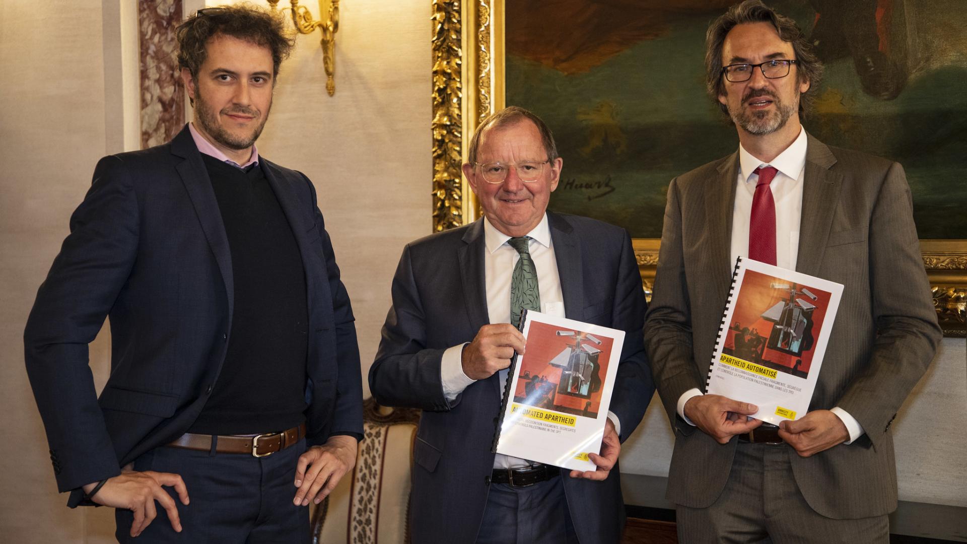 Alessandro Morini, Vice-Président d’Amnesty International au Luxembourg et Martin Lagneau, responsable plaidoyer, ont remis un rapport concernant la situation des droits humains en Israël et Palestine au Président de la Chambre des Députés Fernand Etgen.