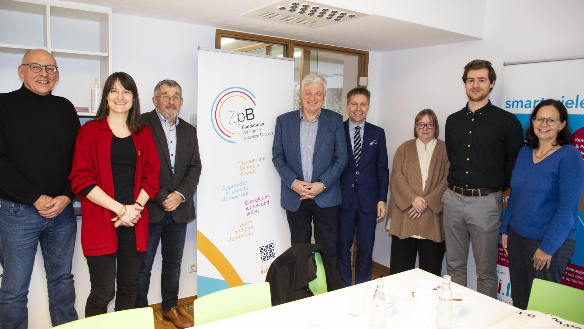 Claude Wiseler (au milieu) a rencontré l'équipe du Zentrum fir politesch Bildung