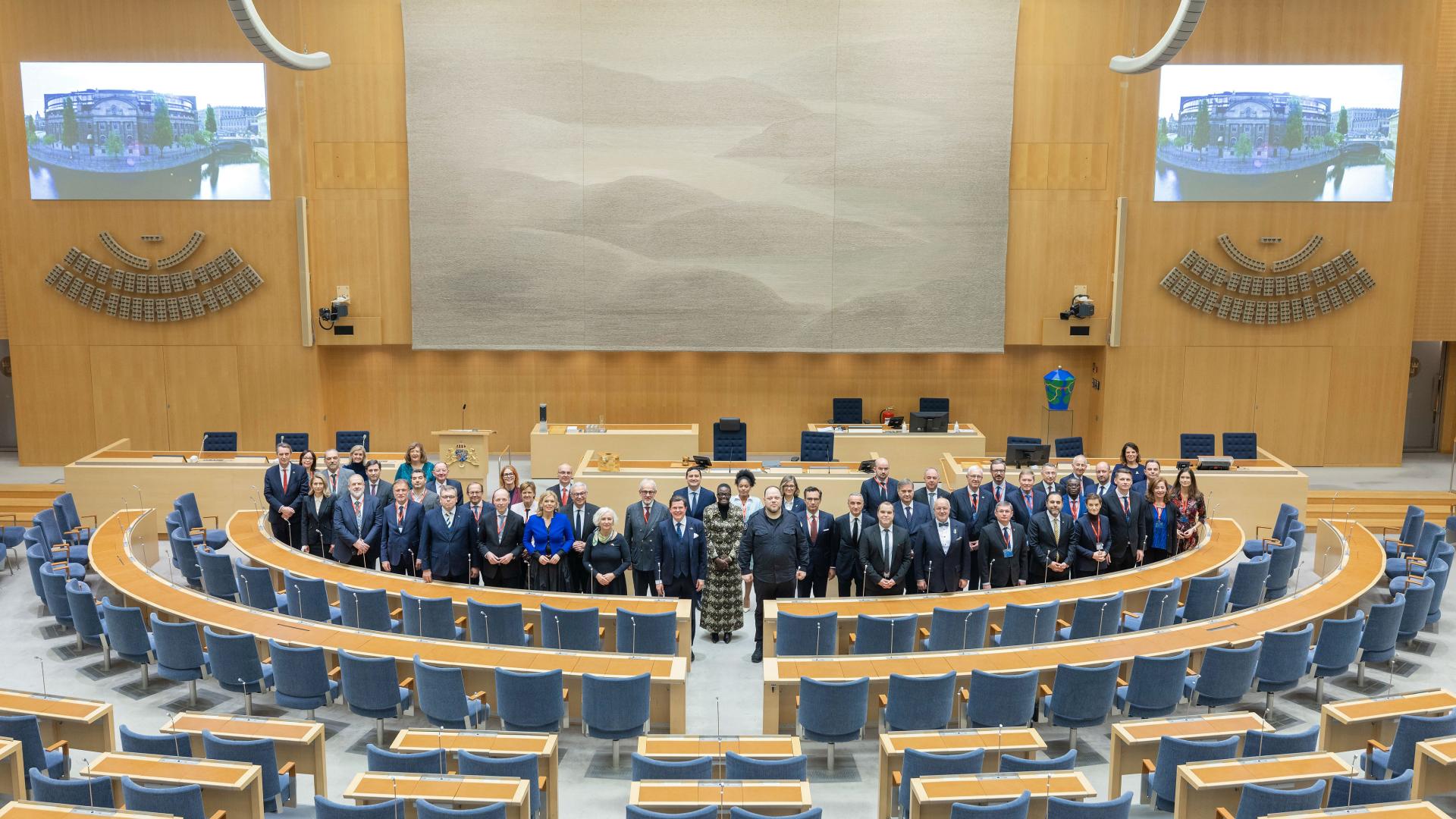Crimea platform - Family photo © Sveriges Riksdag