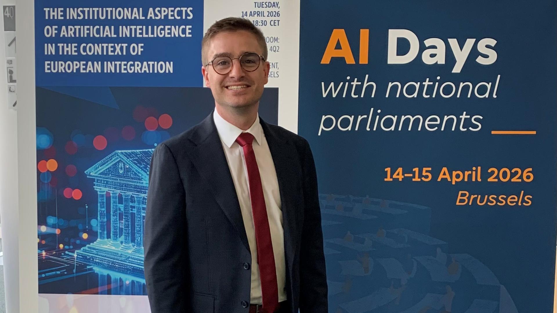 Le député Ben Polidori lors des « AI Days » au Parlement européen.